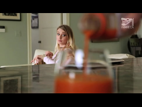 ❤️ Titi handiak eta puxa estua dituen neska beroa galtzailetik oilarra lortzen du, baina oso gogorra Izorratu bideoa  gugan ❌