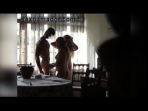 ❤️ Sexu-lagunek gizon erraldoi bat eta hirukote batera gonbidatzen dituzte berarekin Izorratu bideoa  gugan ❌