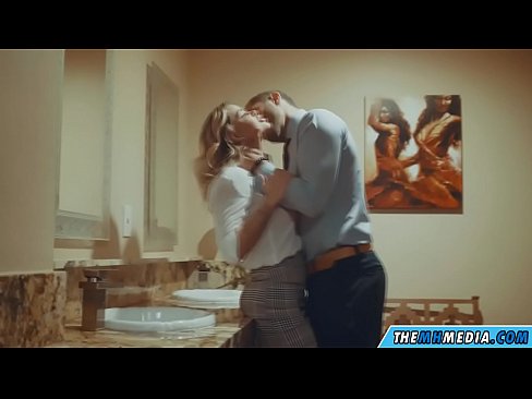 ❤️ Ilehoria busti batek komun publiko batean seduzitzen zaituenean Izorratu bideoa  gugan ❌